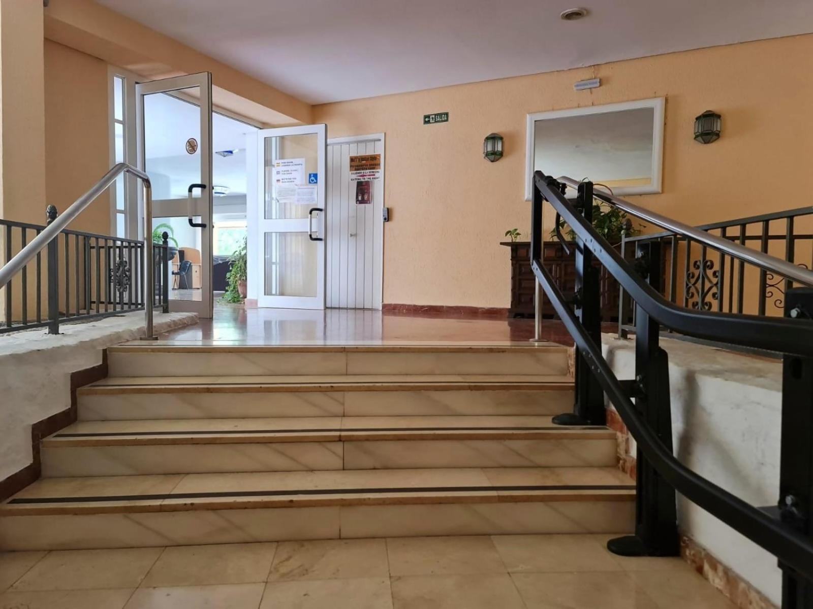 Estudio Aguila Prive Aceptamos Mascotas Benalmádena Exteriör bild
